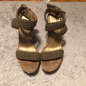 STUART WEITZMAN “Alex” Wedge